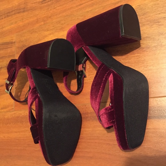 NEW Velvet platform Sandals  Red sz 7 - Picture 6 of 6